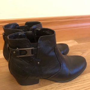 Black low heeled ankle boots